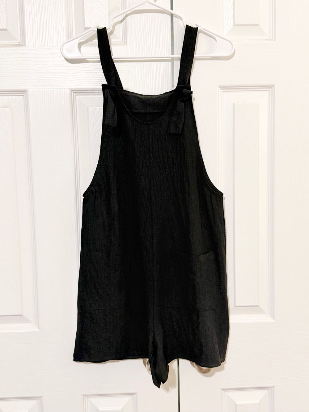 SHEIN Black Tie-Shoulder Cropped Romper